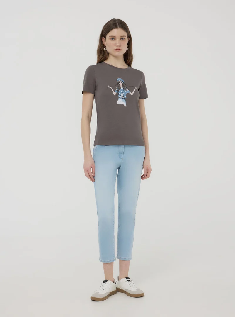 T-shirt con stampa ragazza