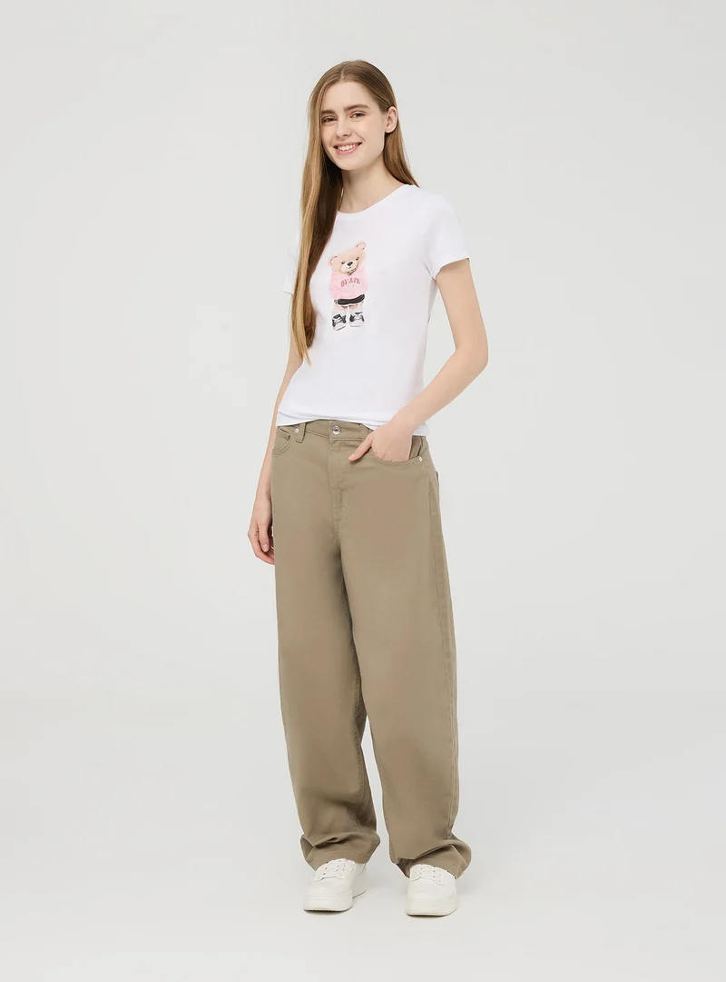 T-shirt slim fit con stampa orsetto