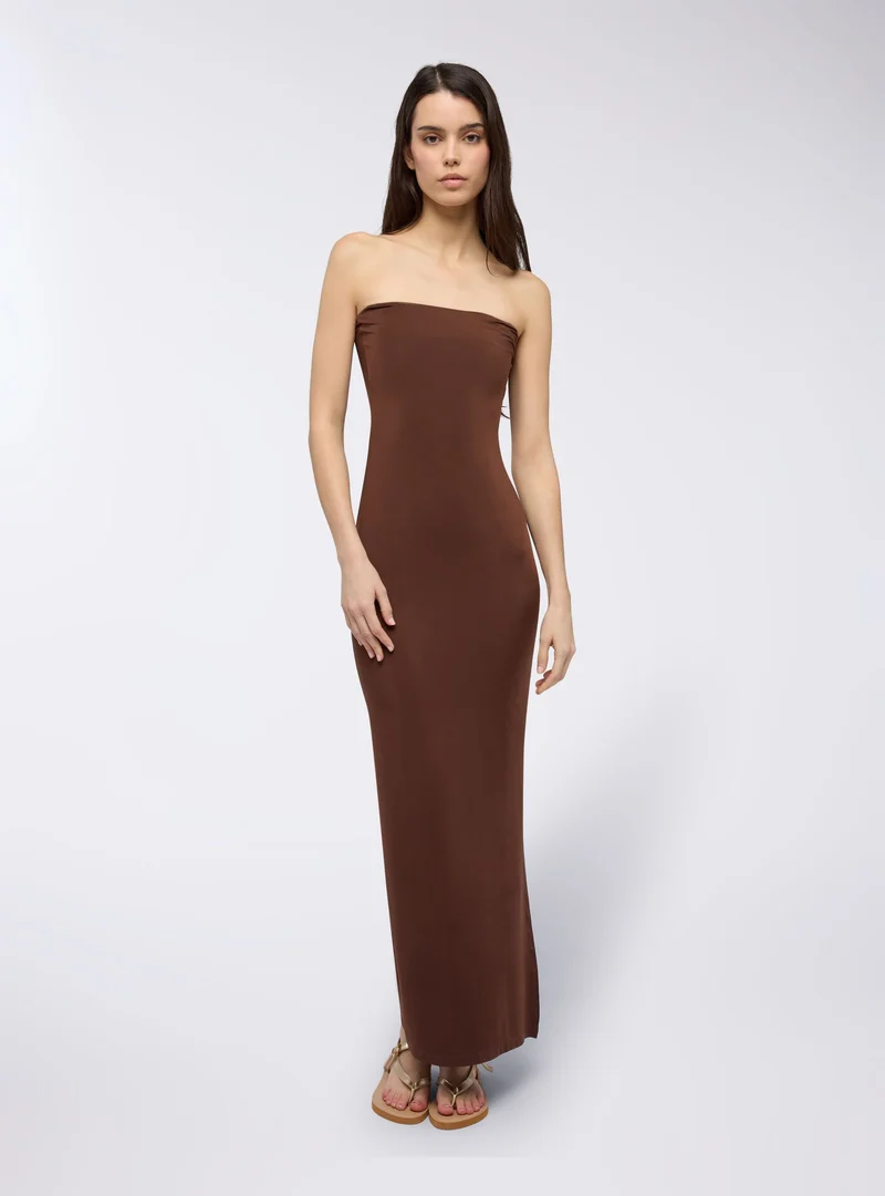 Vestito lungo a fascia con spacco