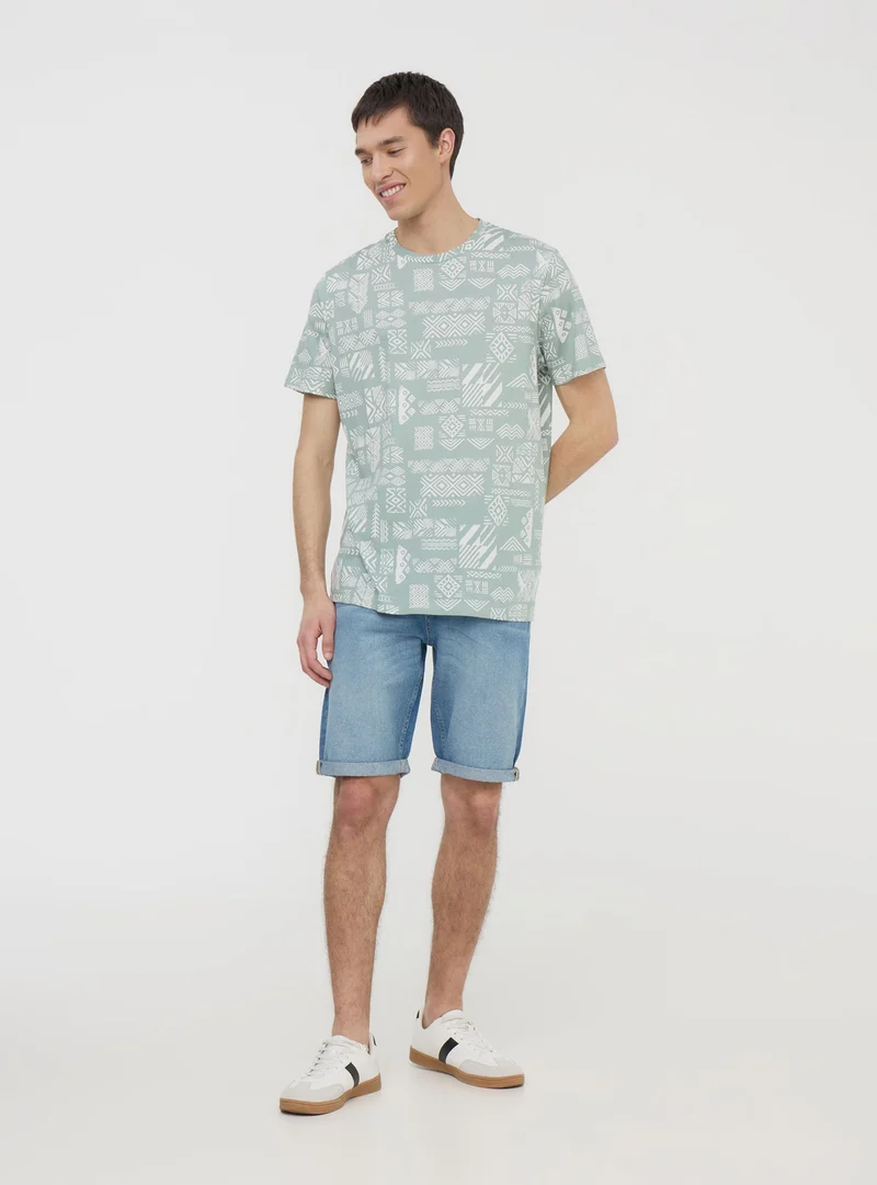 T-shirt fantasia etnica