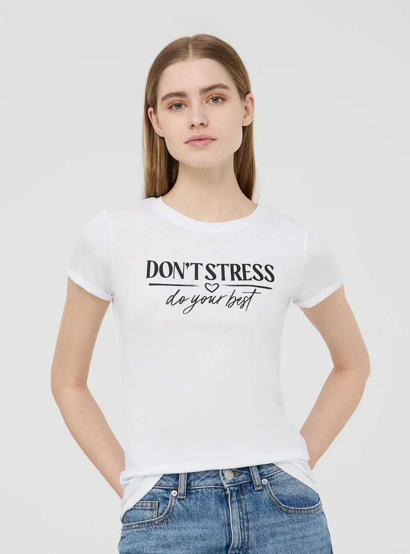 T-shirt slim fit con scritta