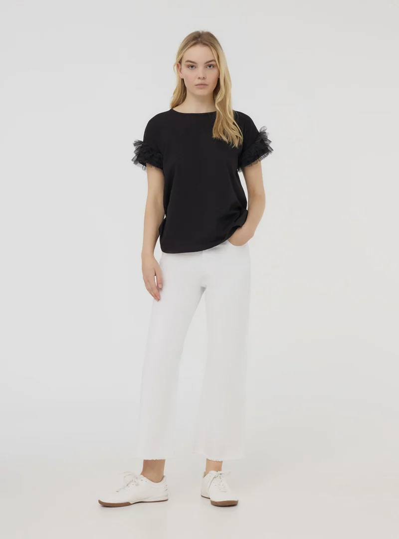 T-shirt con maniche a balze in tulle
