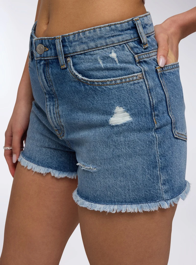 Shorts mom di jeans con strappi