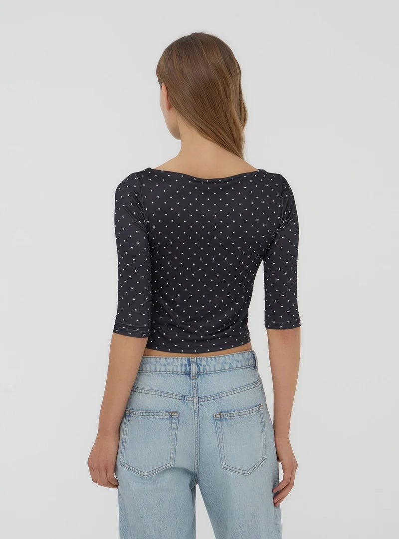 T-shirt a pois con maniche a tre quarti