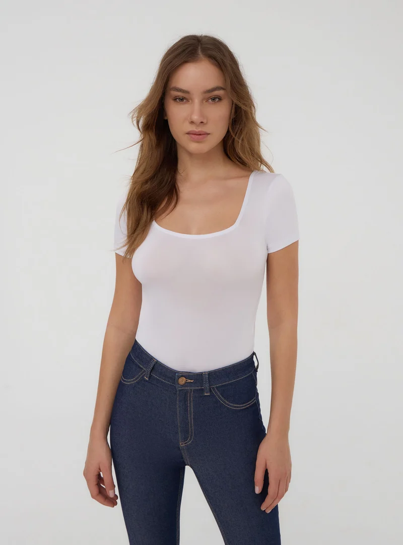 Body elasticizzato con scollo quadrato