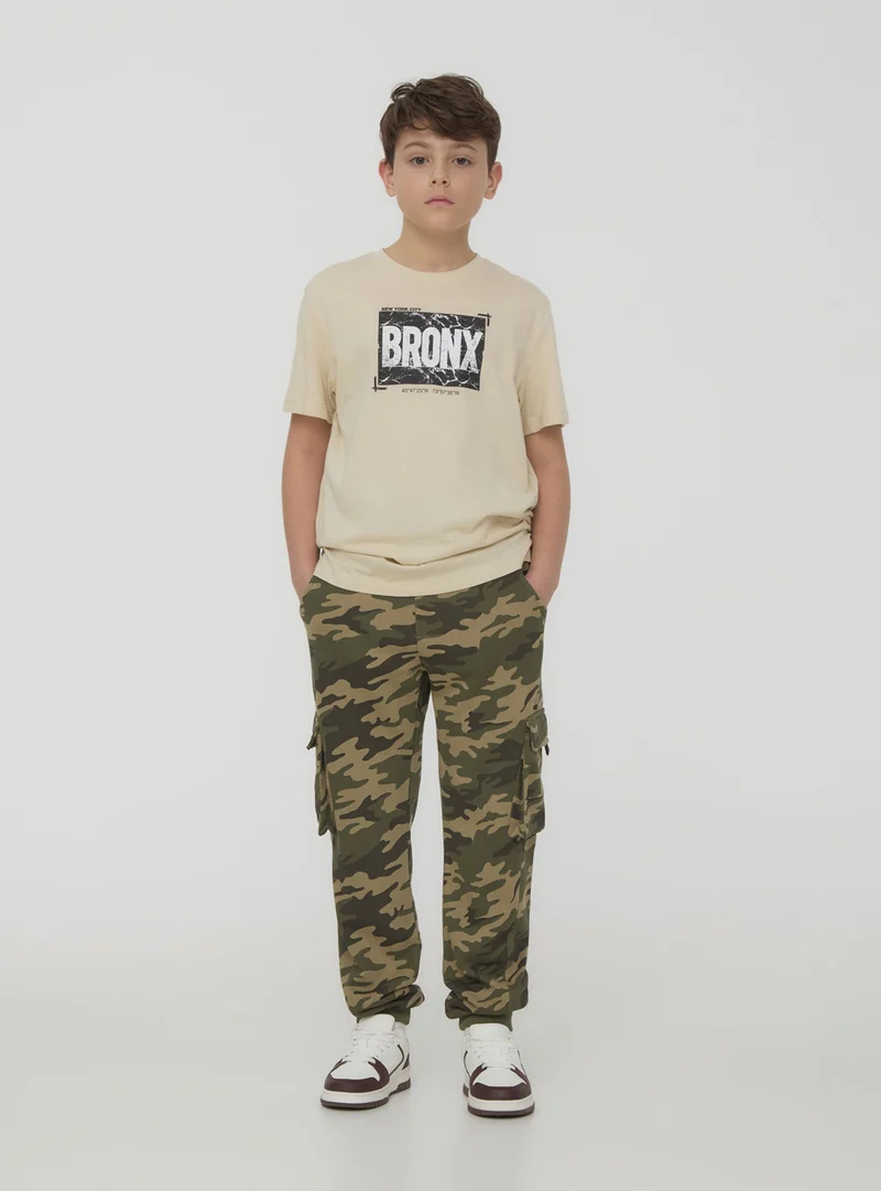 Pantaloni tuta cargo mimetici