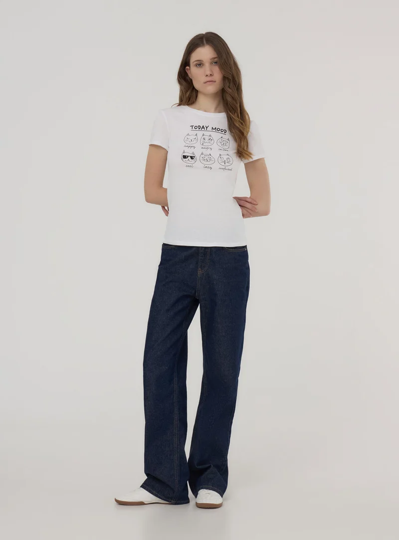 T-shirt slim fit con stampa gattini