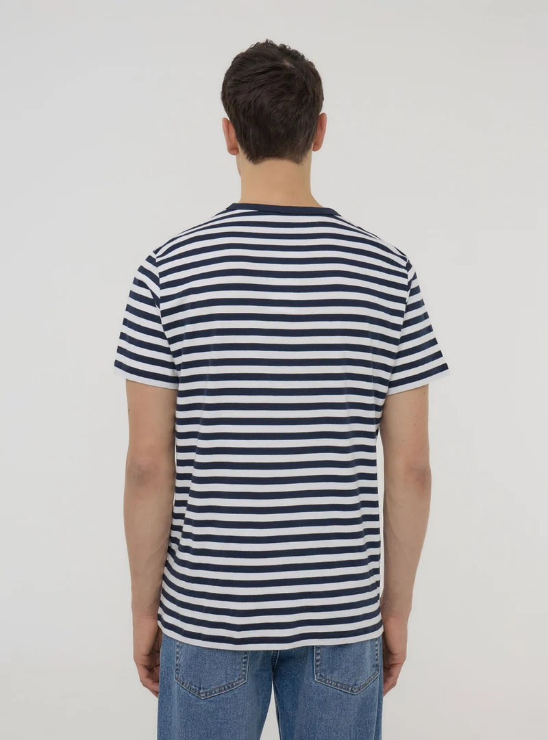T-shirt a righe stile marinaro
