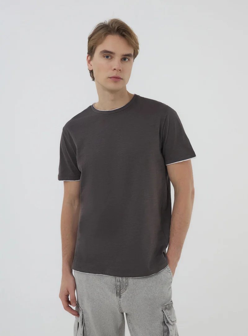T-shirt doppiata tinta unita