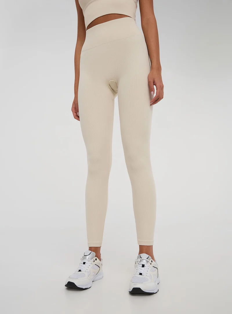 Leggings sportivi a costine con arriccio sul retro