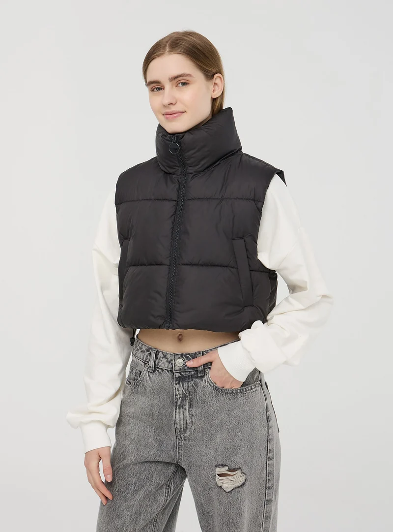 Gilet imbottito con collo alto