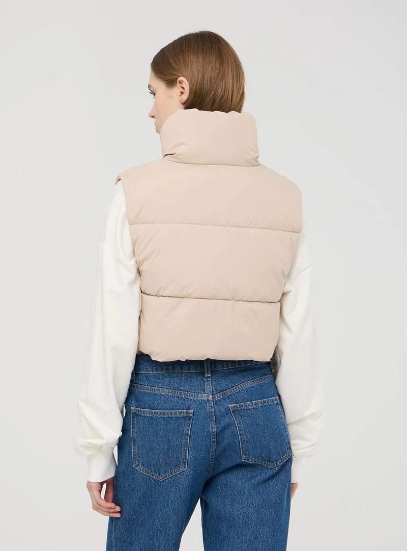 Gilet imbottito con collo alto