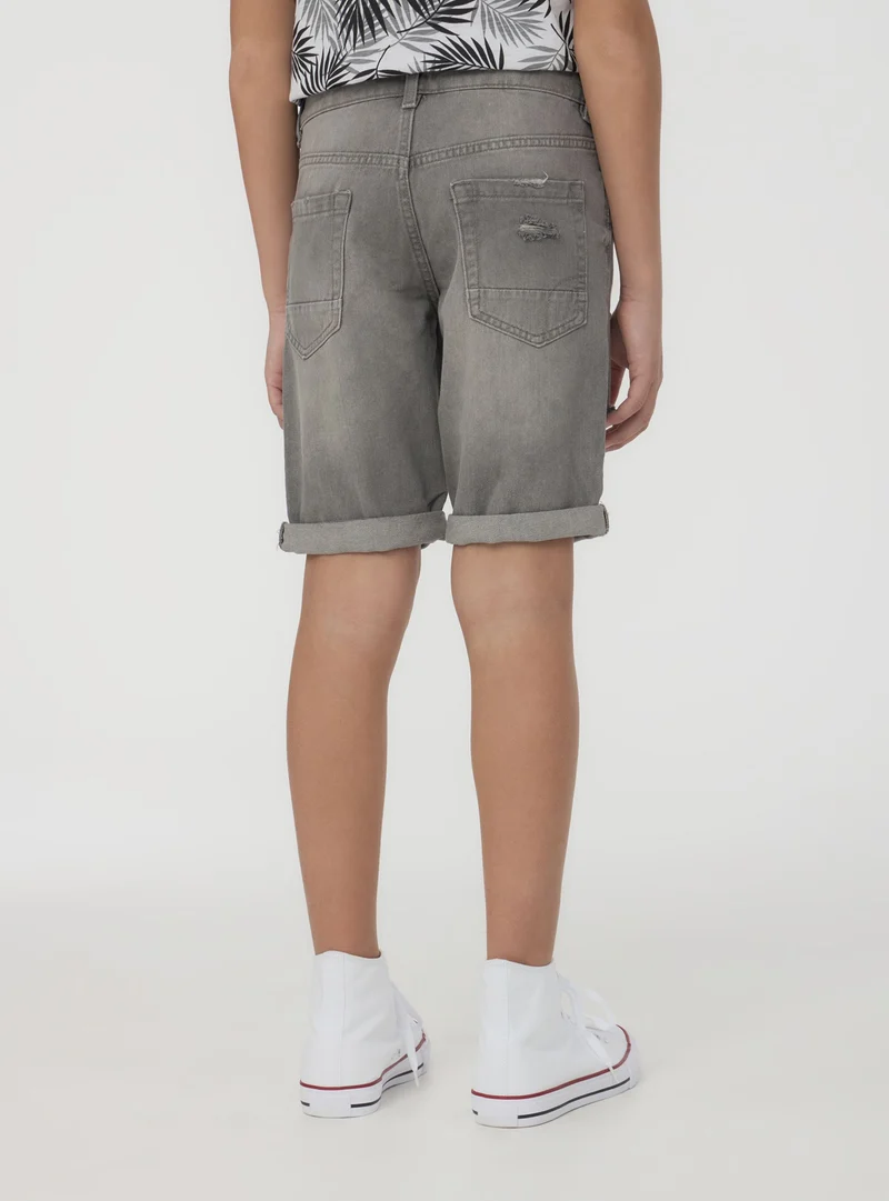 Shorts di jeans con strappi