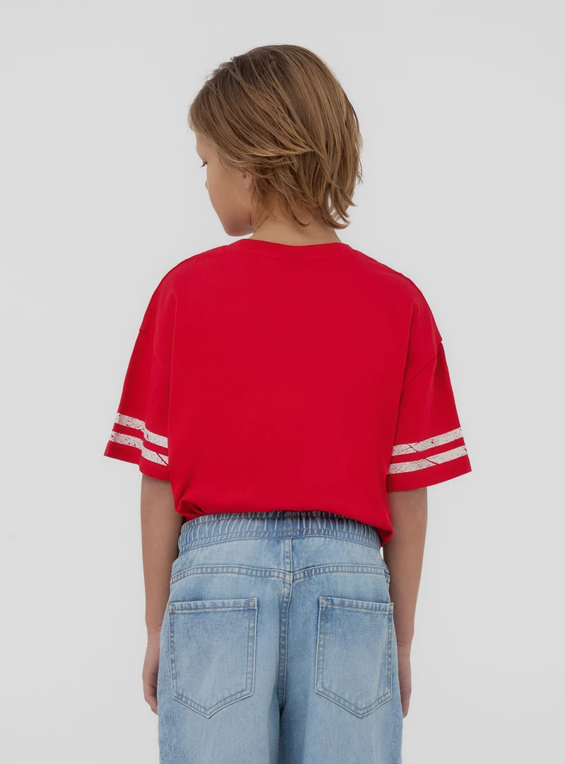 T-shirt con stampa sport e bande