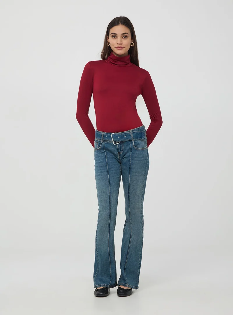 Maglia a collo alto elasticizzata