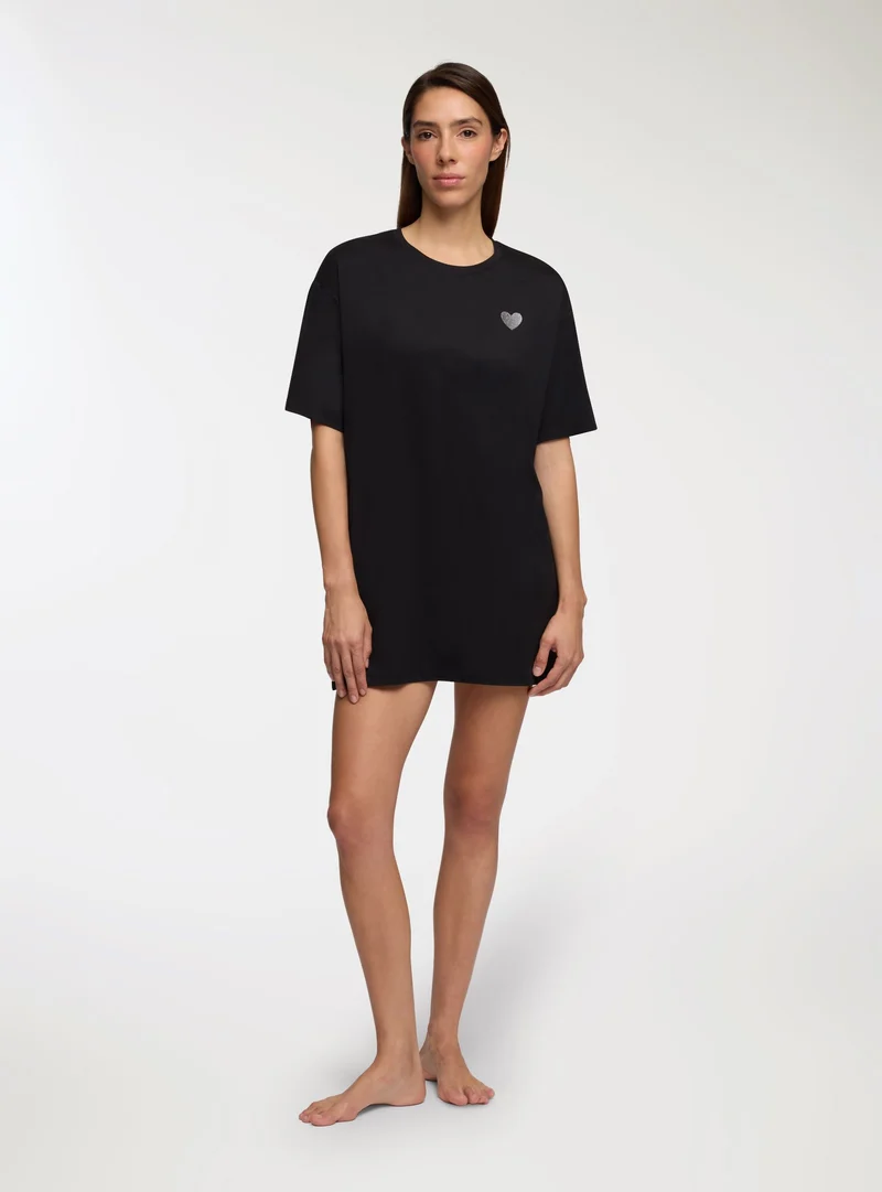 T-shirt pigiama maxi con spacchi e cuore