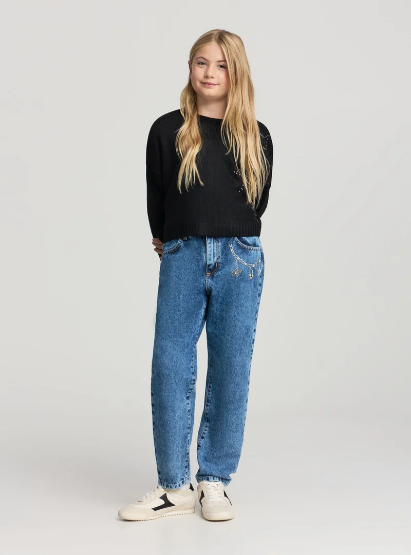 Jeans mom con catenina charm