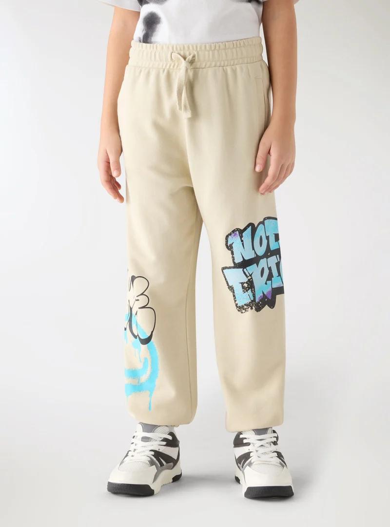 Pantaloni tuta con stampa graffiti