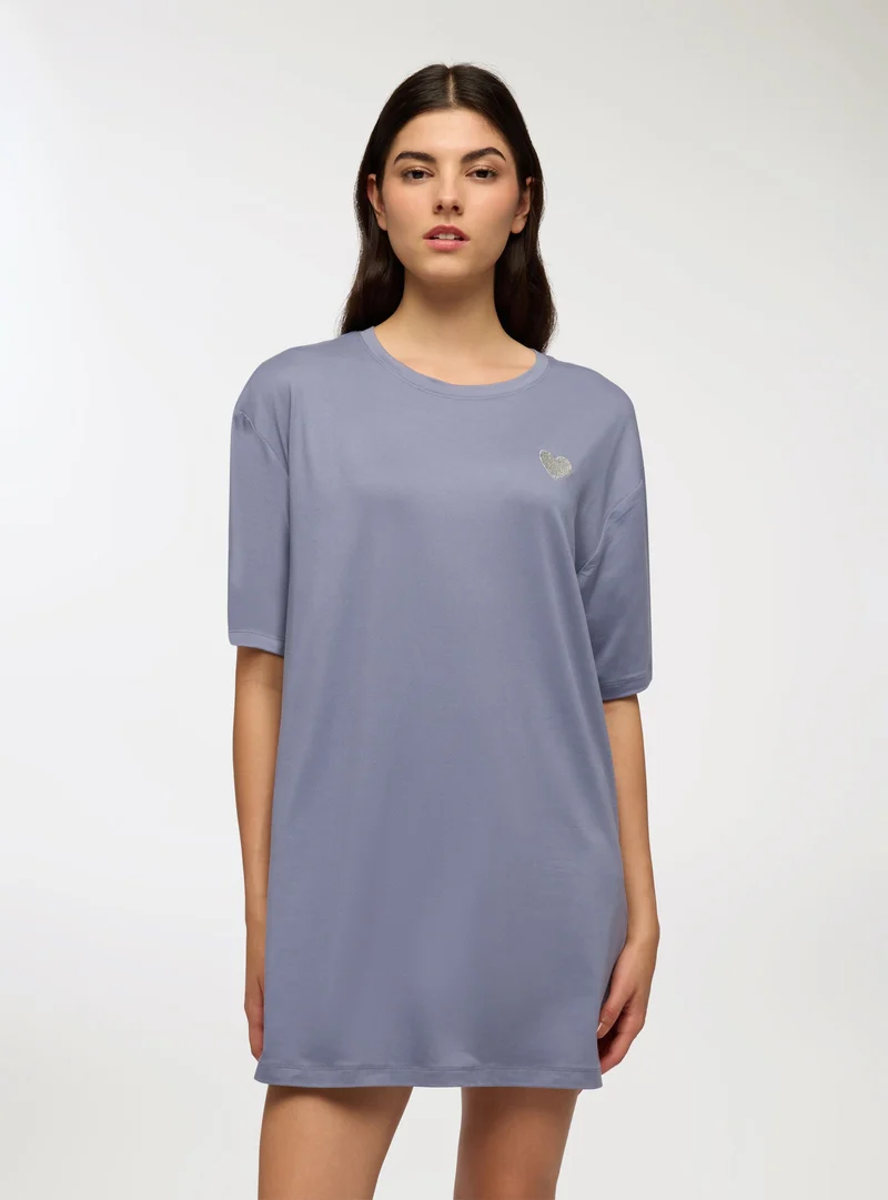 T-shirt pigiama maxi con spacchi e cuore