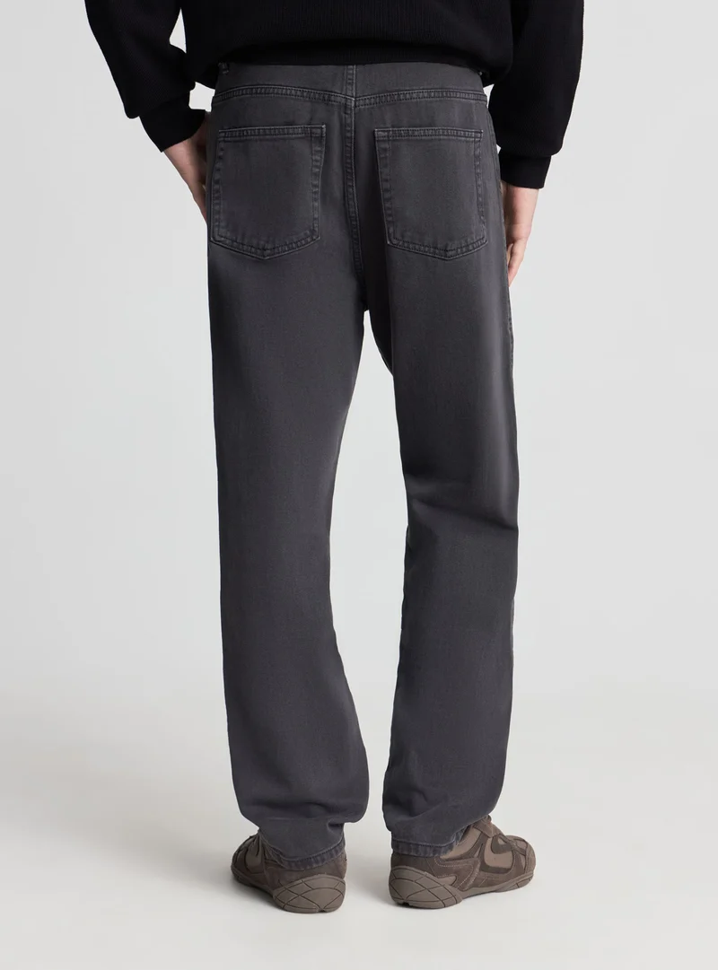 Jeans con cuciture in rilievo
