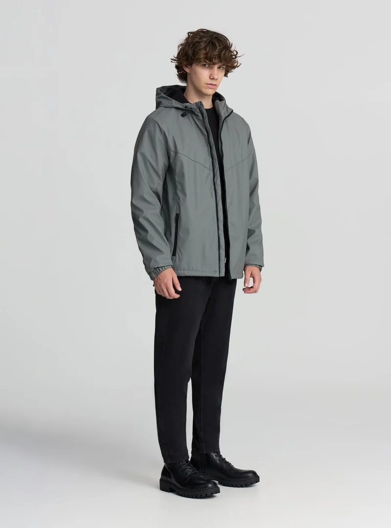 Giacca tecnica leggera resistente all'acqua