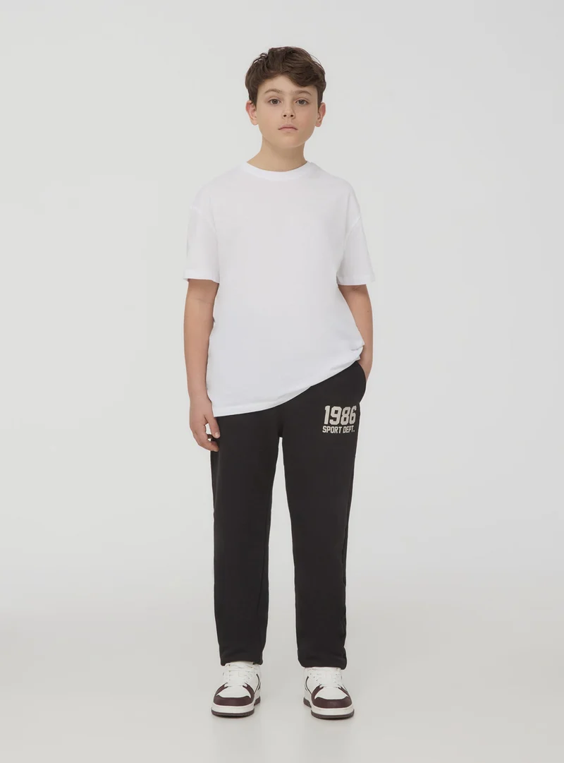 Pack 2 pantaloni tuta con scritta e numero
