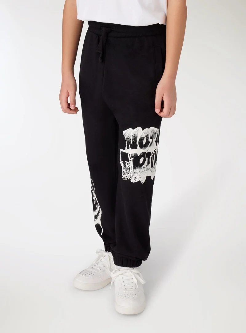Pantaloni tuta con stampa graffiti