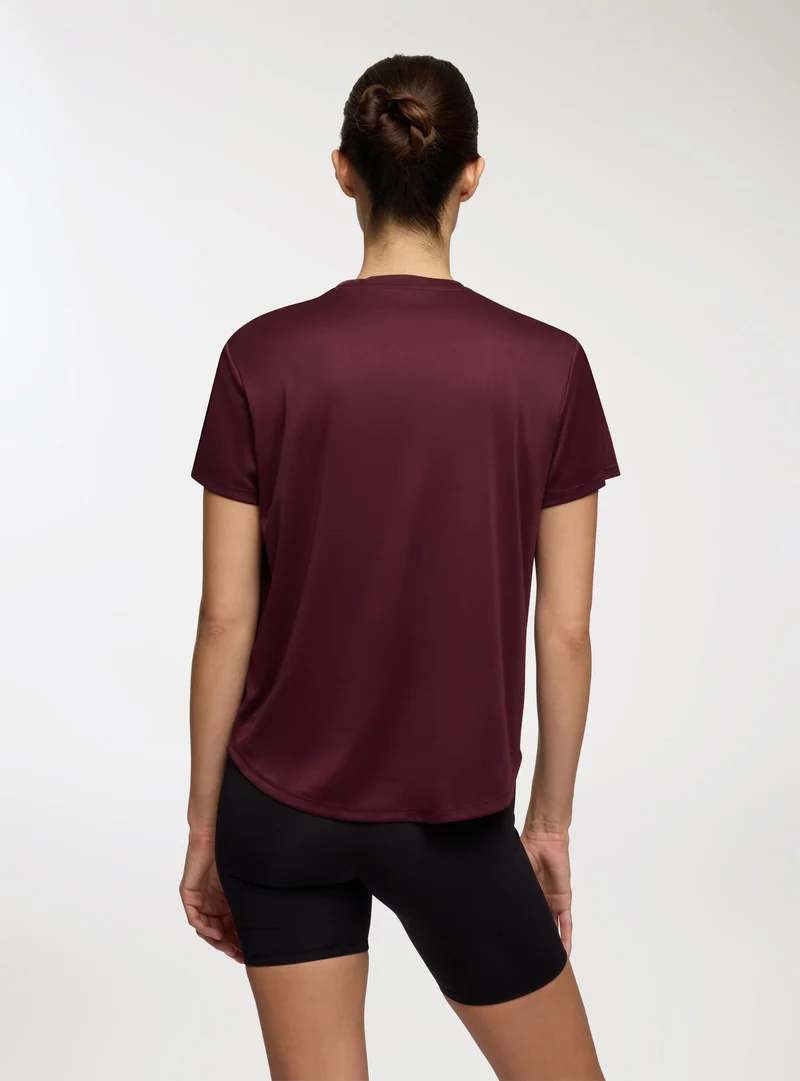 T-shirt sportiva stondata