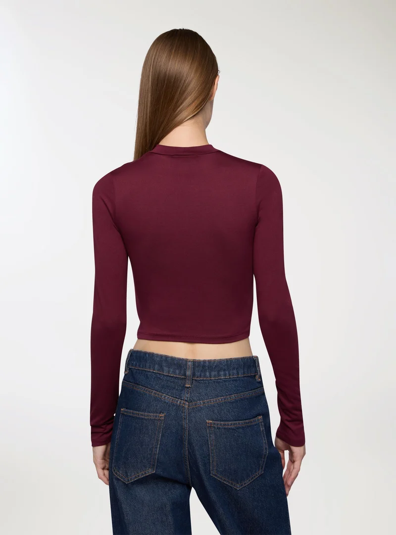 T-shirt crop a lupetto tessuto caldo