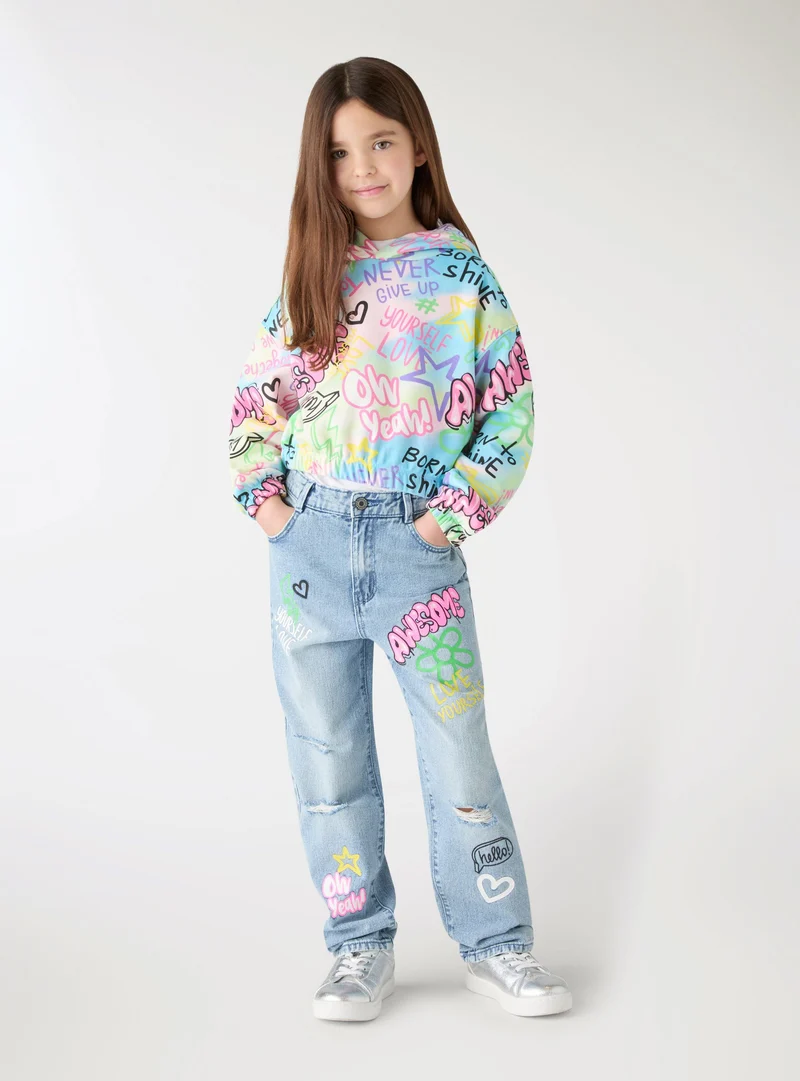 Jeans mom con stampa e strappi