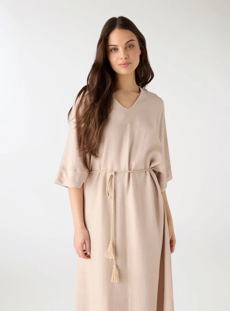 Vestito con cintura corda e scollo a V