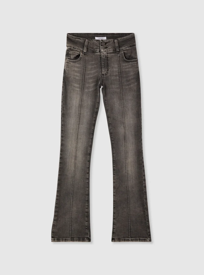 Jeans flare vita bassa con cuciture frontali