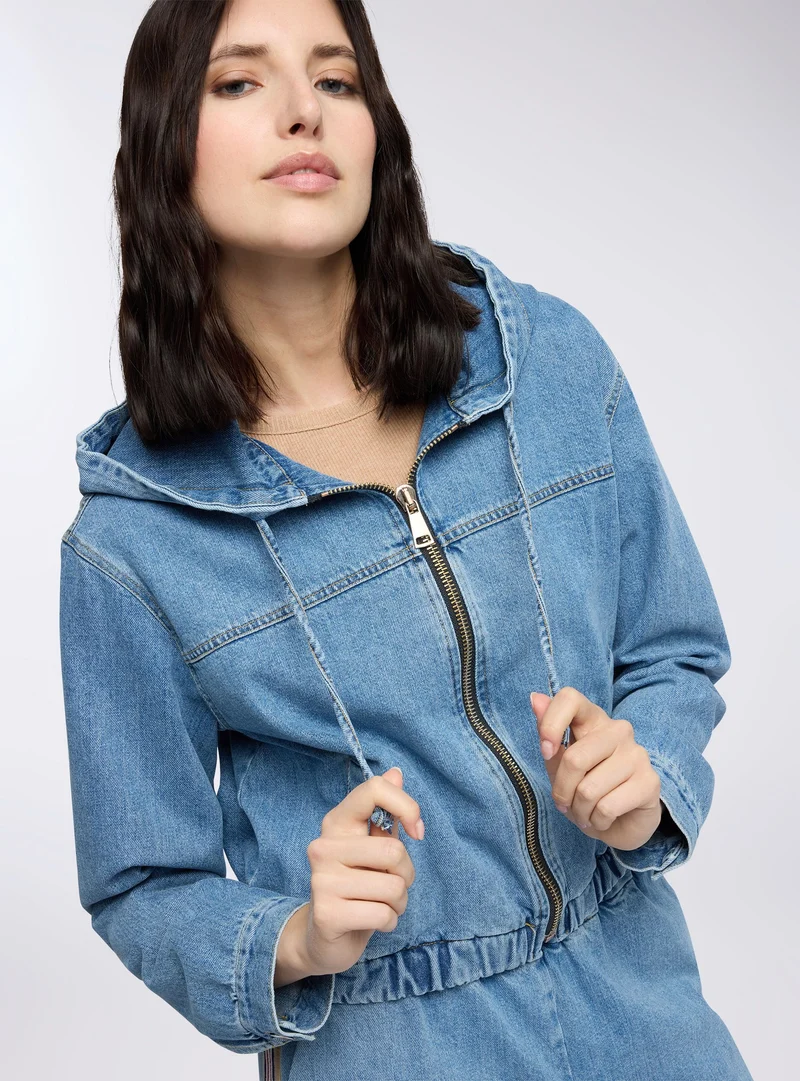 Giubbino di jeans con cappuccio