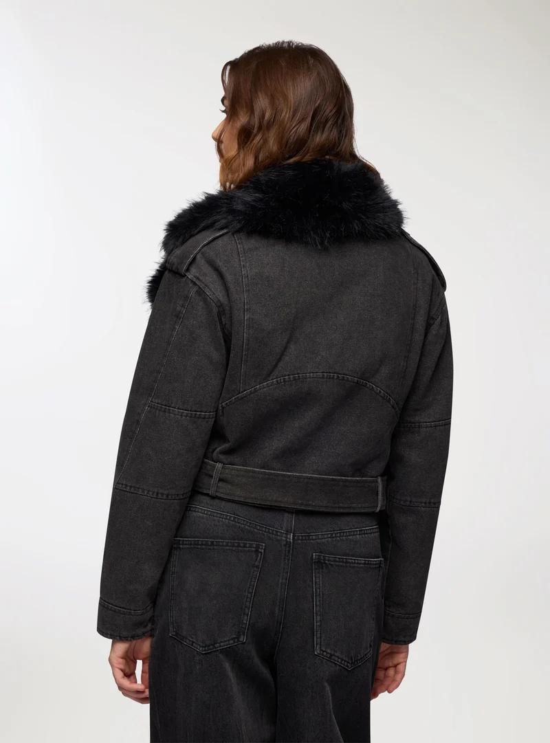 Chiodo crop con collo effetto pelo