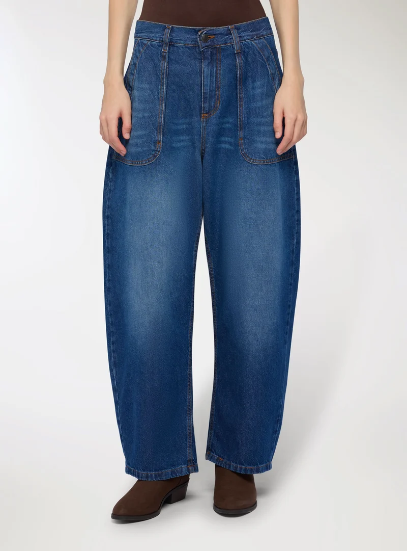 Jeans worker