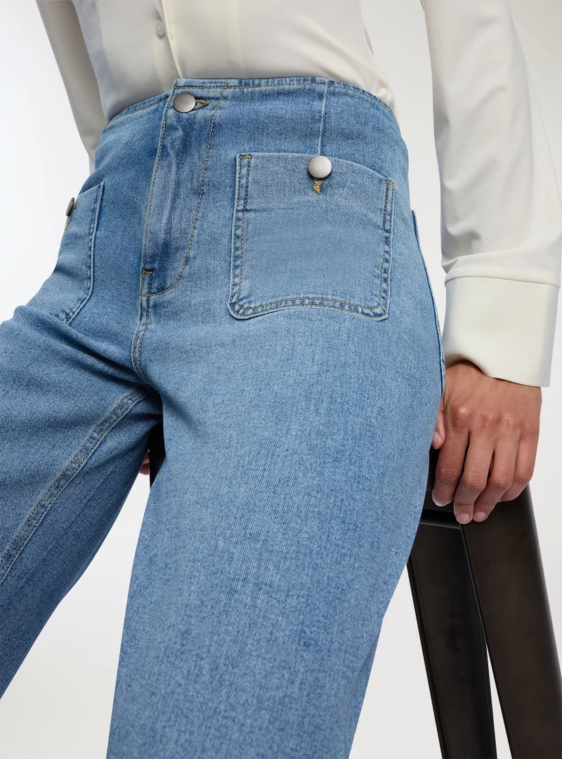 Jeans wide leg con tasche applicate
