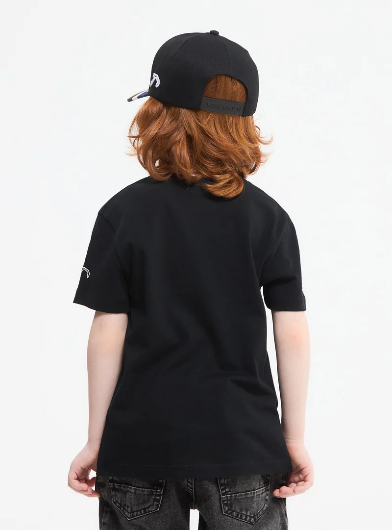 T-shirt polo con scritte e patch MWC