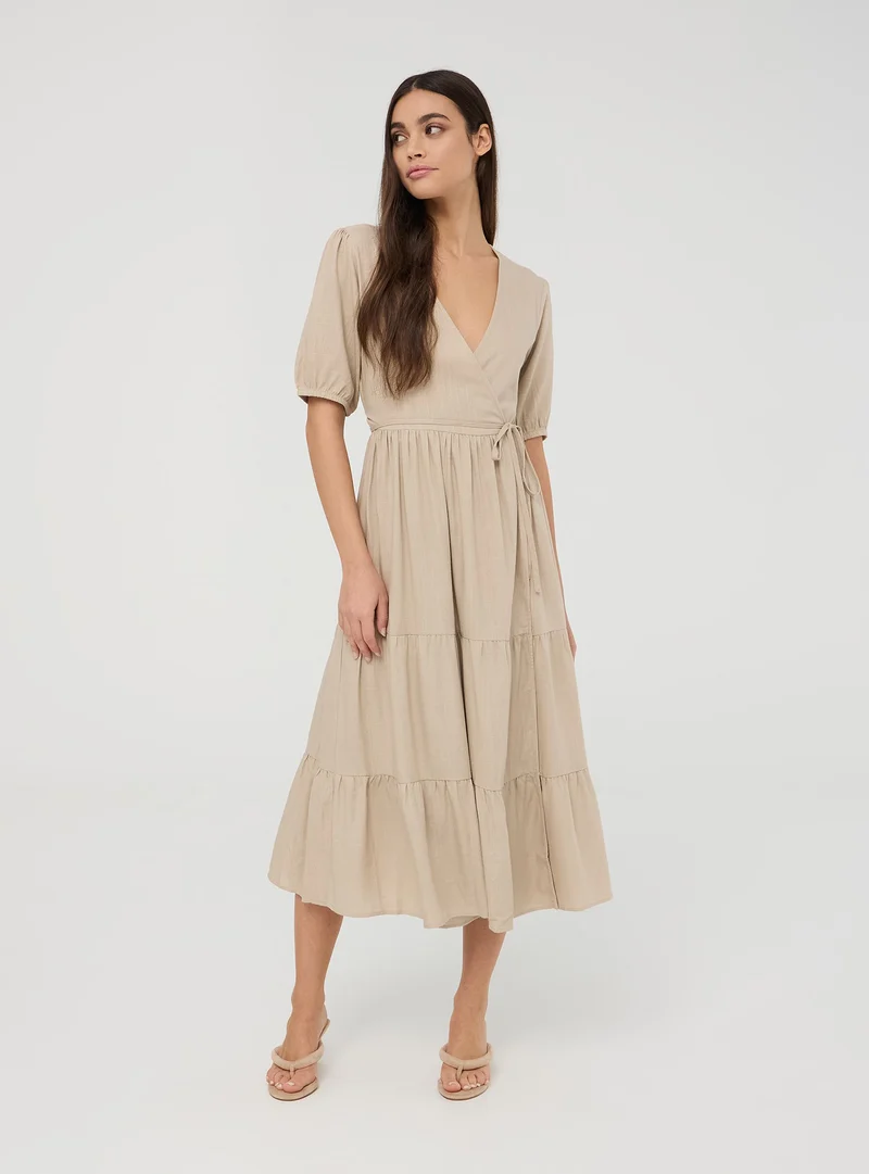 Vestito incrociato lungo con balze misto lino