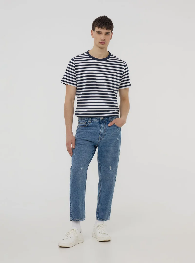 Jeans loose fit con piccoli strappi