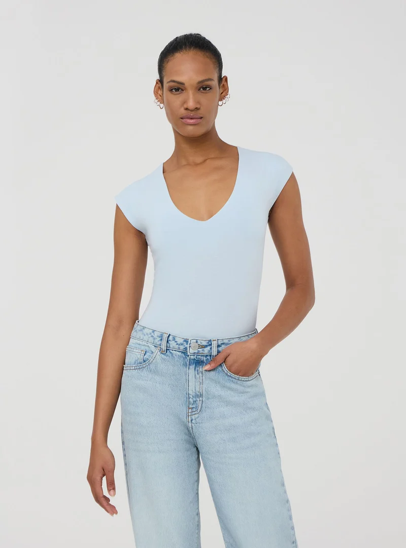 Body elasticizzato con scollo a v