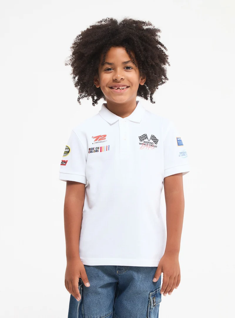 T-shirt polo con scritte e patch MWC