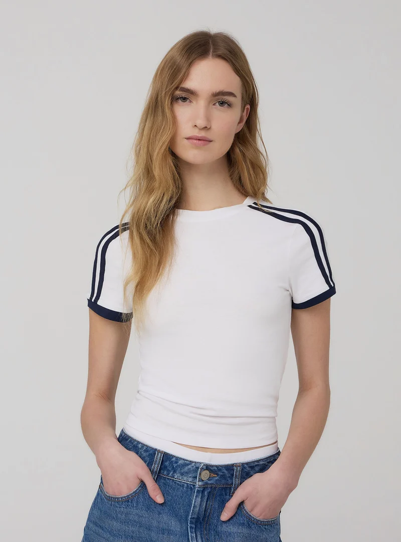 T-shirt crop con bande