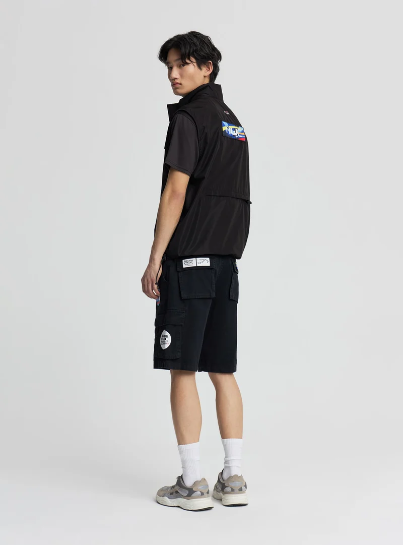 Pantaloncini cargo con patch logo