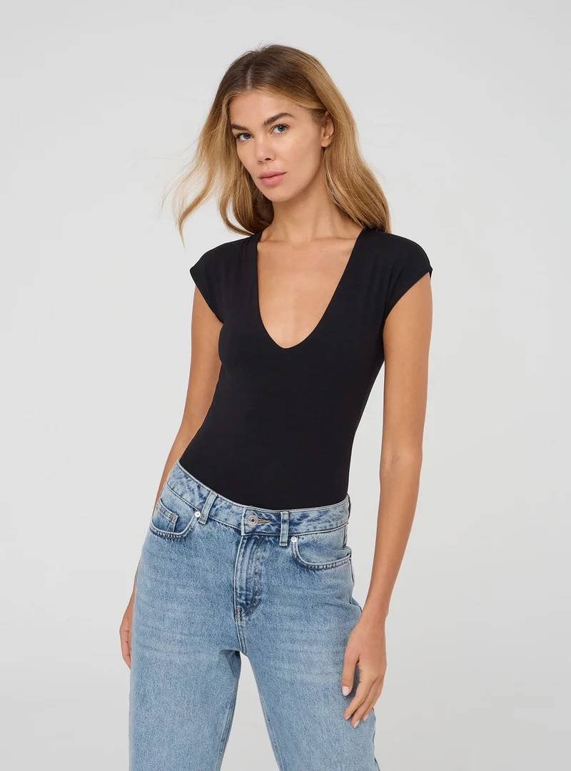 Body elasticizzato con scollo a v