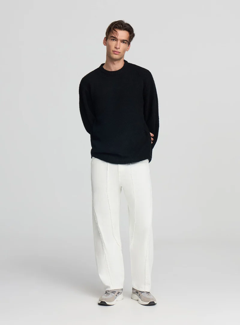 Jeans baggy con cuciture sfrangiate