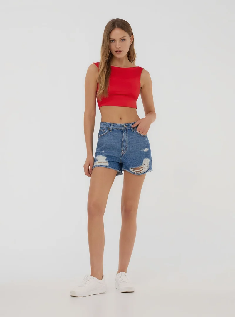 Shorts di jeans mom con strappi
